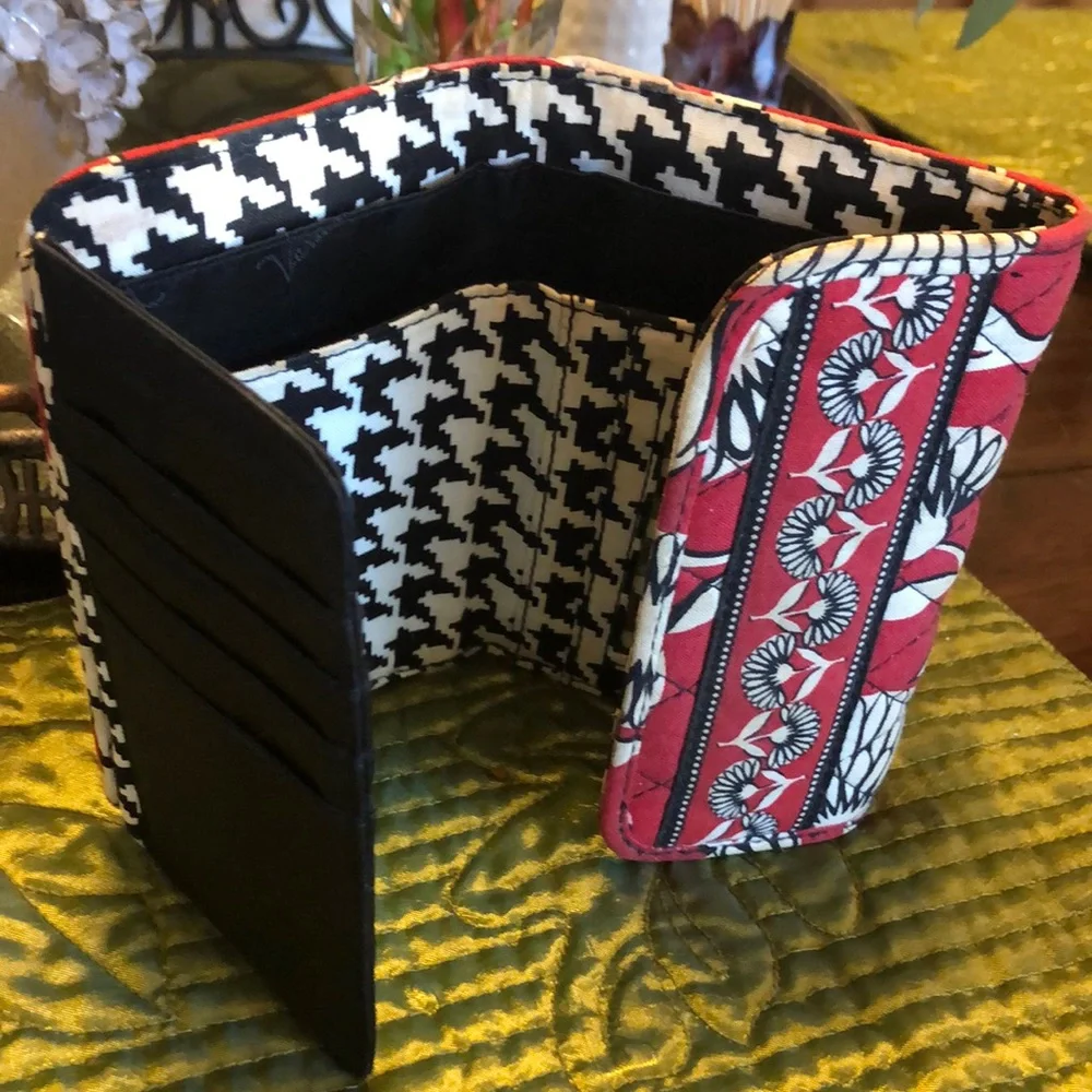Vera Bradley Red & Black paisley wallet - Picture 4 of 11